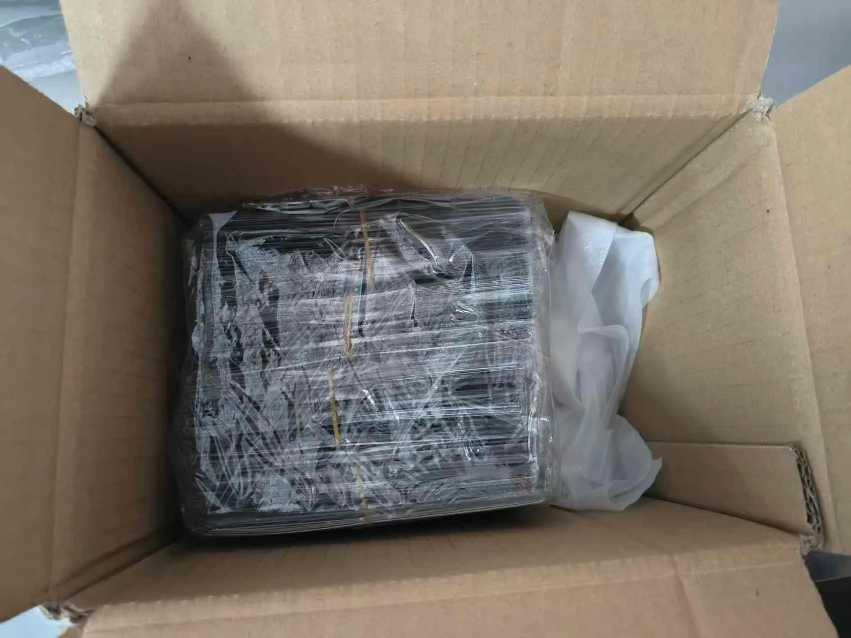 ခရက်ဒစ်ကဒ်အသားအရေအမိန့်ကိုပေးပို့ခဲ့သည်