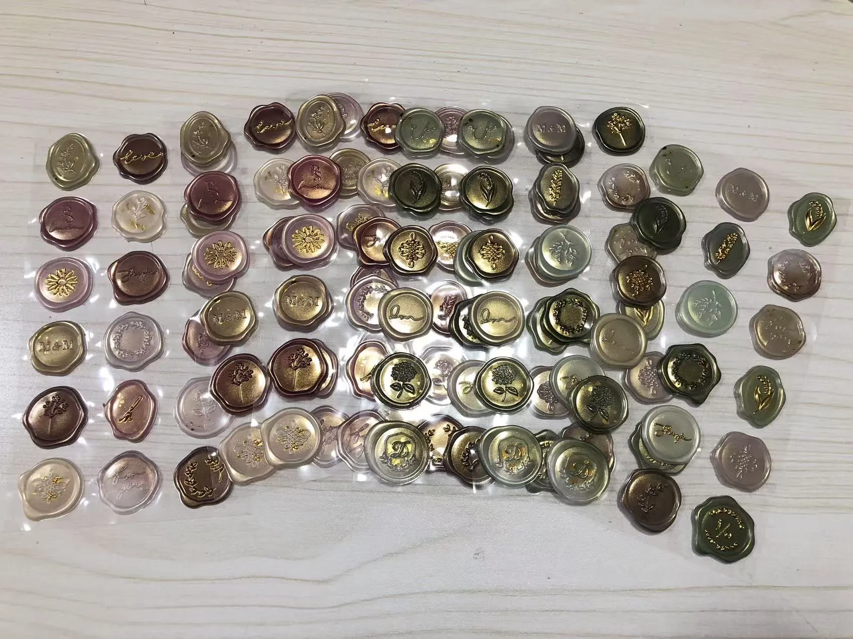 ဖယောင်းတံဆိပ်ကပ်ခွာများ ပေးပို့ပြီးပါပြီ။