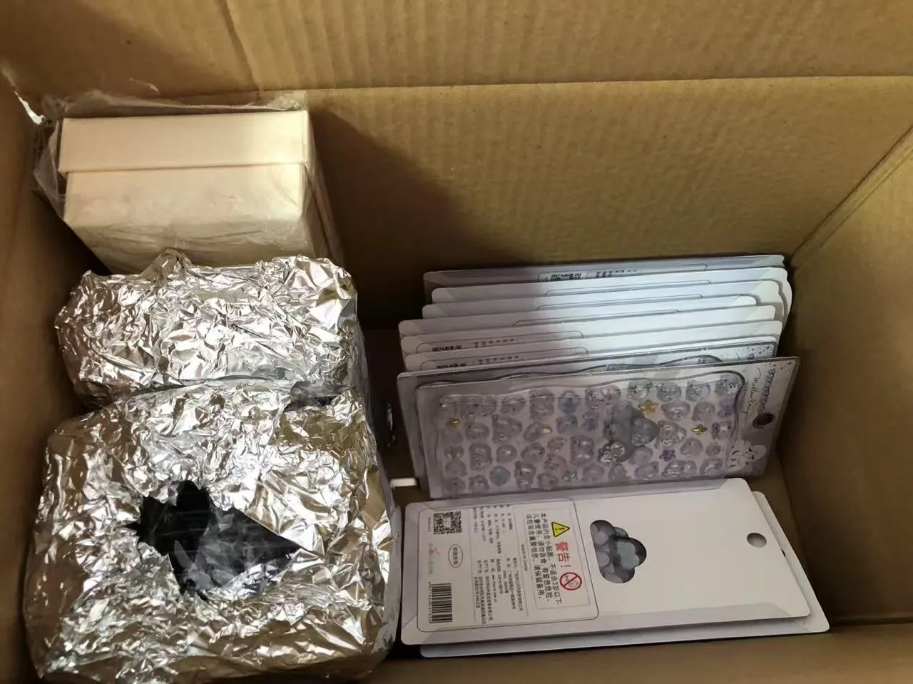 JOJO Pack ၏ 3D ဖောင်းကြွ epoxy စတစ်ကာများ