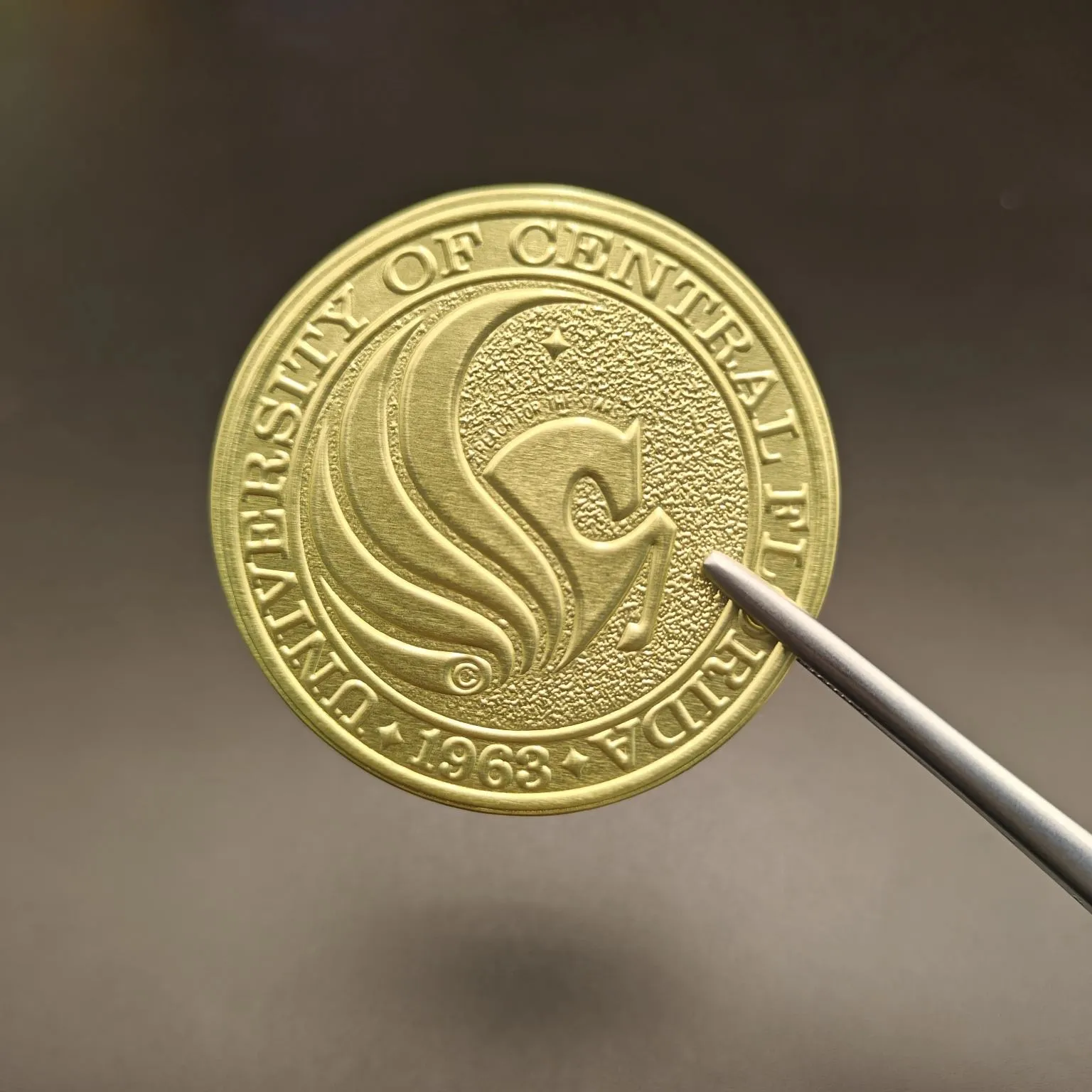 ဝိုင်အညွှန်းတစ်ခုသည် သင့်ပုလင်းကို လျစ်လျူရှုရန် မည်ကဲ့သို့ပြုလုပ်နိုင်သနည်း။