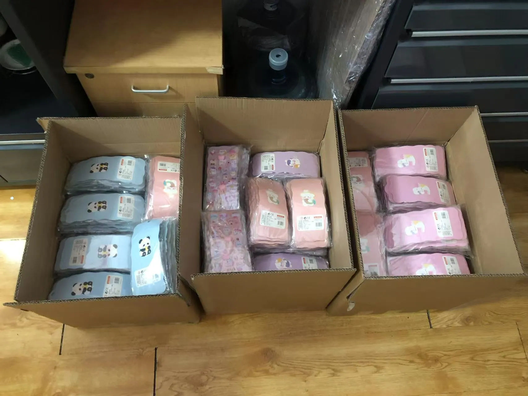 ညှစ်လို့ရတဲ့ တင်ပါးပုံစံစတစ်ကာတွေကို ကြိုက်လား။